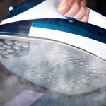 Come utilizzare la funzione vapore del ferro da stiro