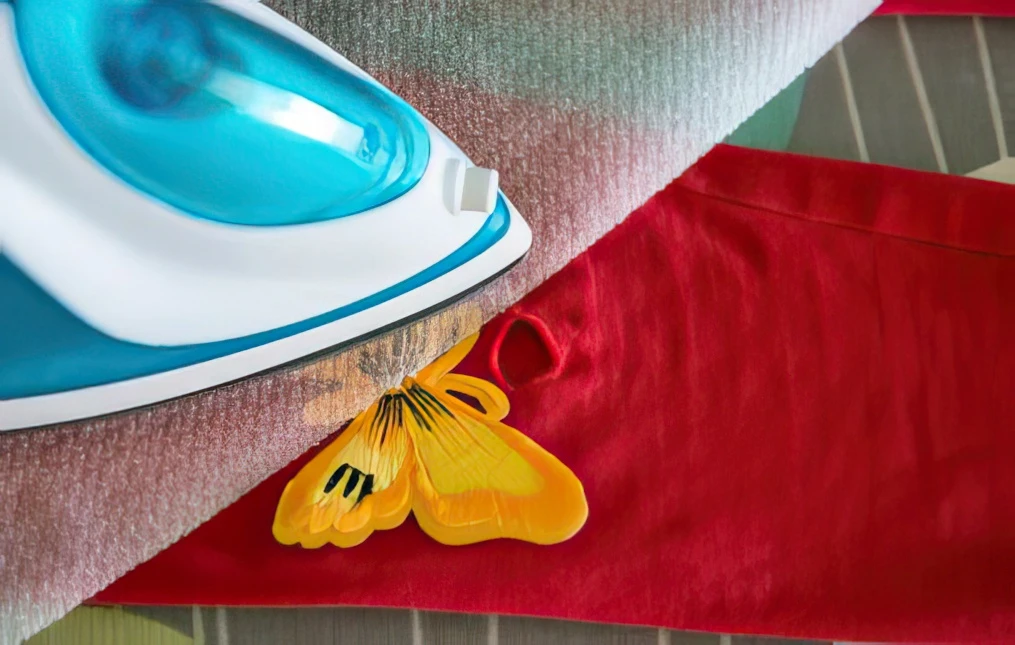 Istruzioni per stirare le magliette