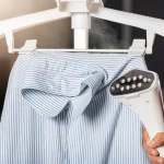 Stirare le magliette senza lasciare aloni