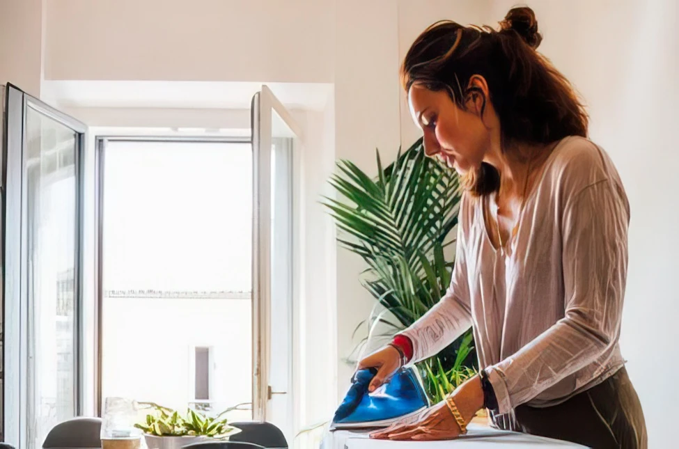 Soluzioni per evitare che le magliette si ingialliscano durante la stiratura