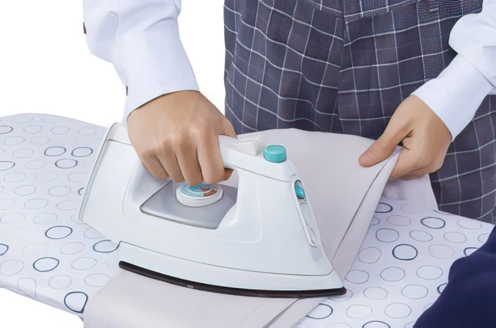 COSA RENDE LE PIASTRE DI FERRO DA STIRO IN TITANIO DIVERSE DA QUELLE IN ACCIAIO?