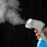 Qual è la differenza tra un ferro da stiro a vapore verticale e un ferro da stiro tradizionale?