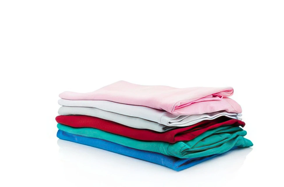 Quali sono i trucchi per stirare gli abiti da lavoro senza deformarli?