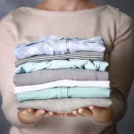 Quali sono i consigli per stirare le camicie a righe senza incrociare le linee? 1 Quali sono i consigli per stirare le camicie a righe senza incrociare le linee?