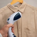 Come stirare le camicie senza lasciare pieghe?