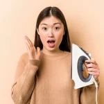 Come stirare i pantaloni di poliestere senza lasciare segni di pressione?