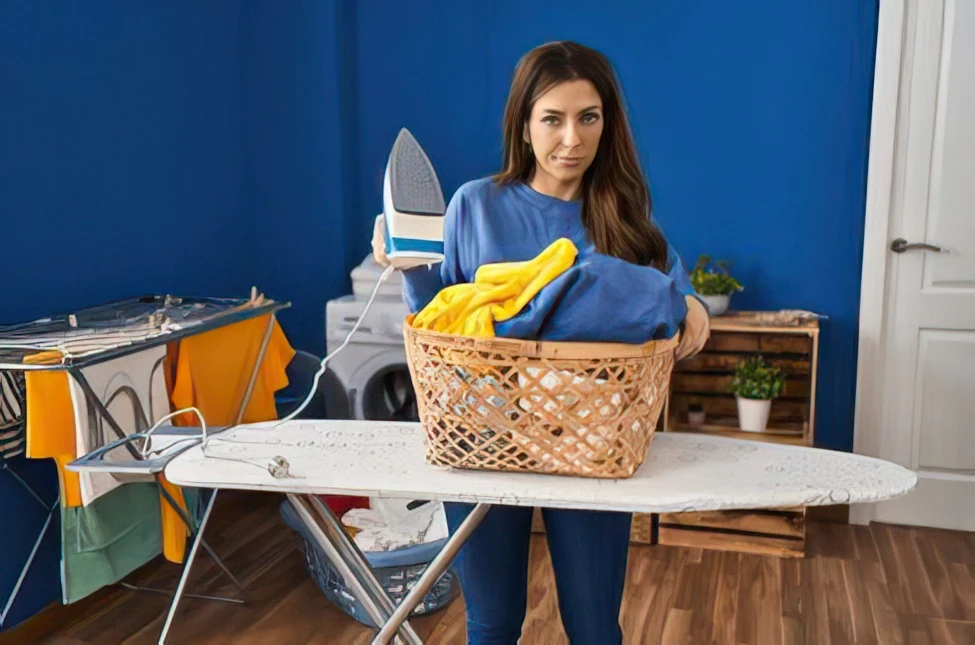 Come stirare un vestito senza rovinare gli ornamenti o le stampe?