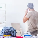 Come si stira una camicia con collo a scialle?