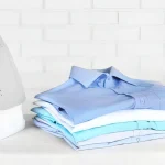 Come stirare una camicia in seta senza lasciare aloni di pressione? 1 Come stirare una camicia in seta senza lasciare aloni di pressione?