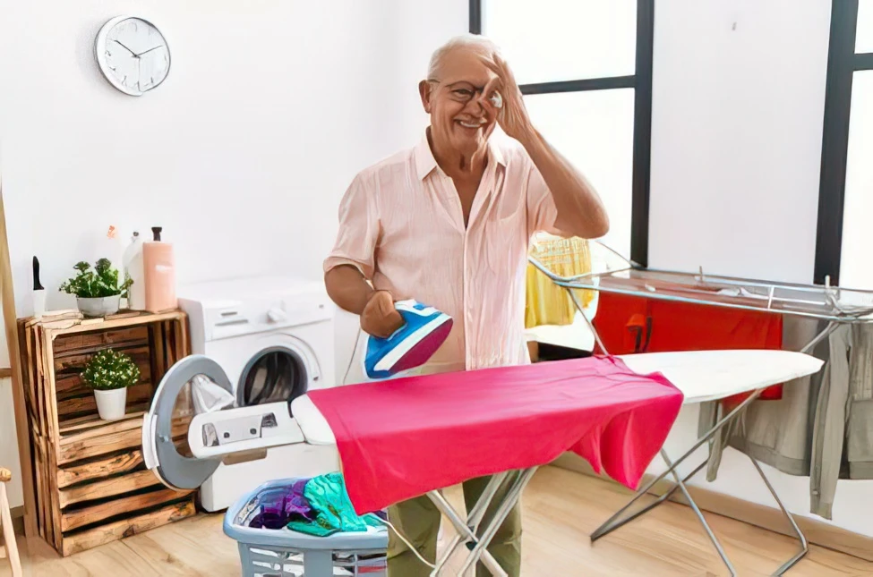 Come si stira una camicia con la pettorina?