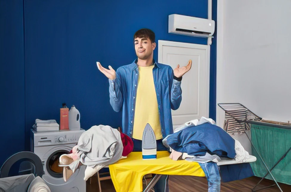 Quali sono i trucchi per stirare un abito con strati di tessuto diversi?