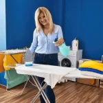 Come stirare i pantaloni senza rovinare la piega al centro?