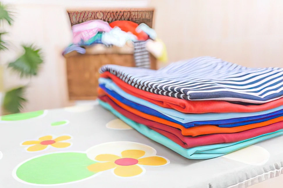 Quali sono i consigli per stirare le camicie a maniche lunghe in cotone senza pieghe?