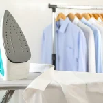 Quali sono i trucchi per stirare gli abiti a fiori senza appiattire i disegni?