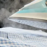 Quali sono i metodi per stirare la biancheria da viaggio senza stropicciarla?