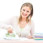 Quali sono i metodi per stirare la biancheria da cucina senza lasciare tracce di umidità?