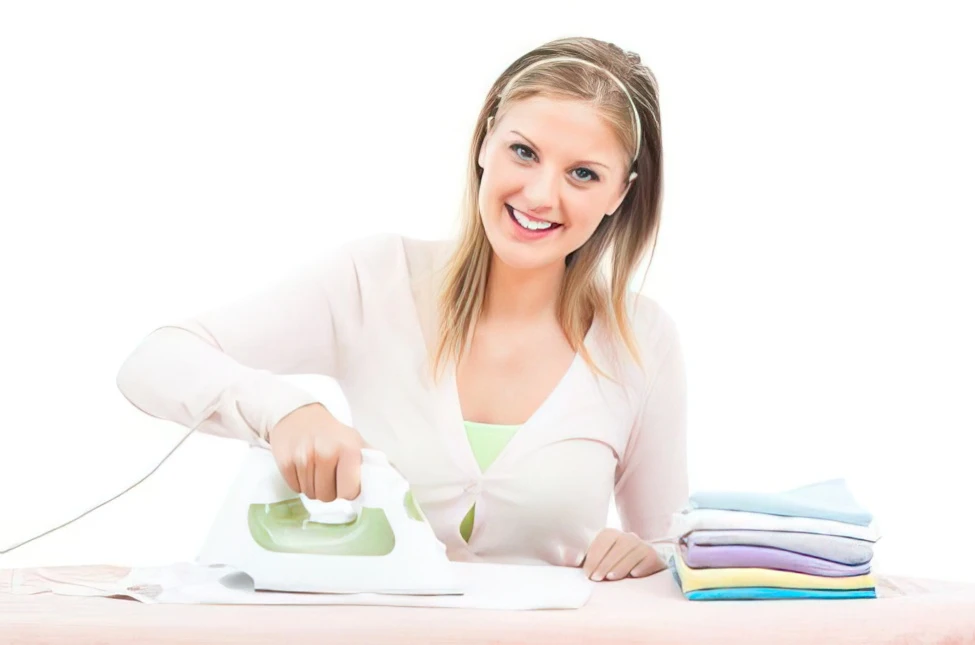 Quali sono i metodi per stirare la biancheria da cucina senza lasciare tracce di umidità?