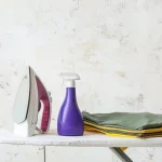 Come stirare i vestiti per conservarli più a lungo.