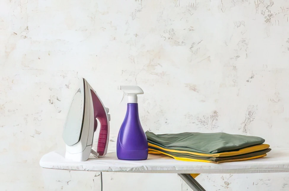 Come stirare i vestiti per conservarli più a lungo.