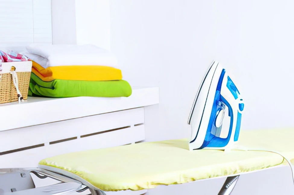 Quali sono i trucchi per stirare gli abiti in lana cotta senza danneggiarli?