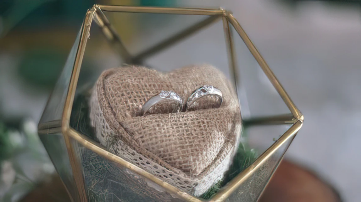 Come si stira una camicia con doppio colletto?