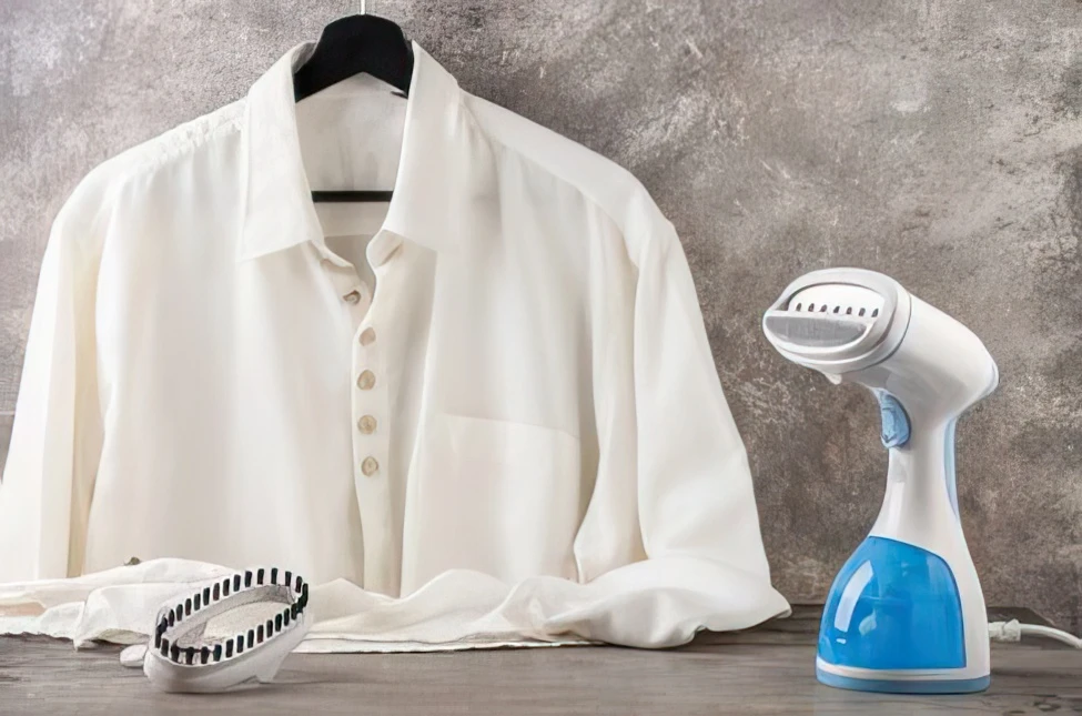 Stirare i vestiti di Charmeuse: Consigli e precauzioni.