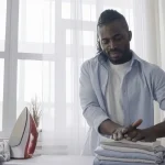 Quali sono i trucchi per stirare i colletti delle camicie in modo impeccabile? 1 Quali sono i trucchi per stirare i colletti delle camicie in modo impeccabile?