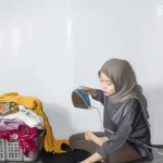 Dovrei usare il vapore per stirare una camicia?