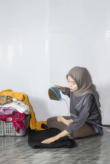 Dovrei usare il vapore per stirare una camicia?