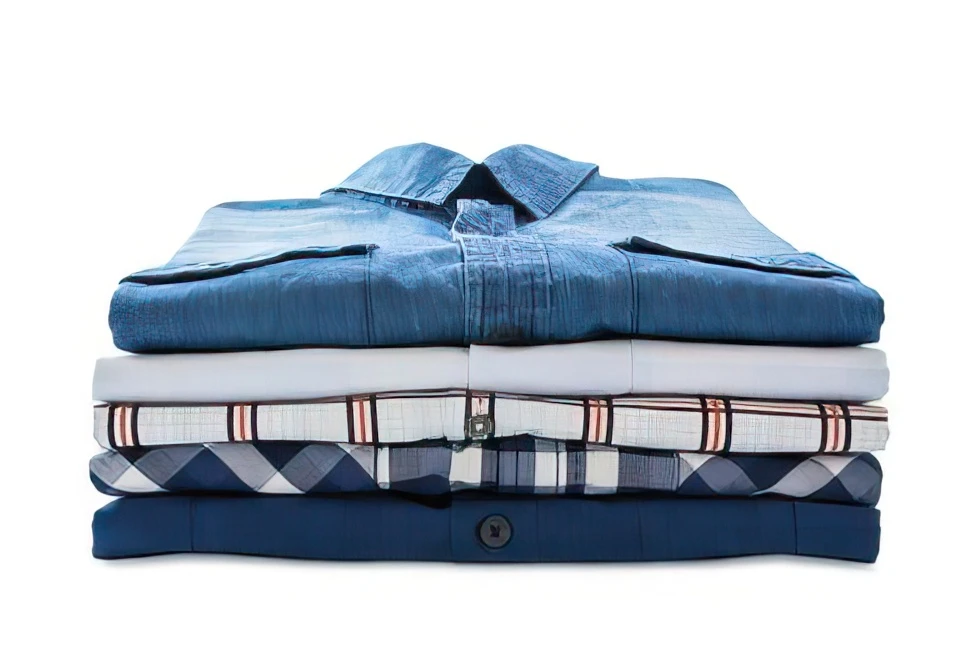 Quali sono i trucchi per stirare gli abiti da lavoro senza danneggiarli?